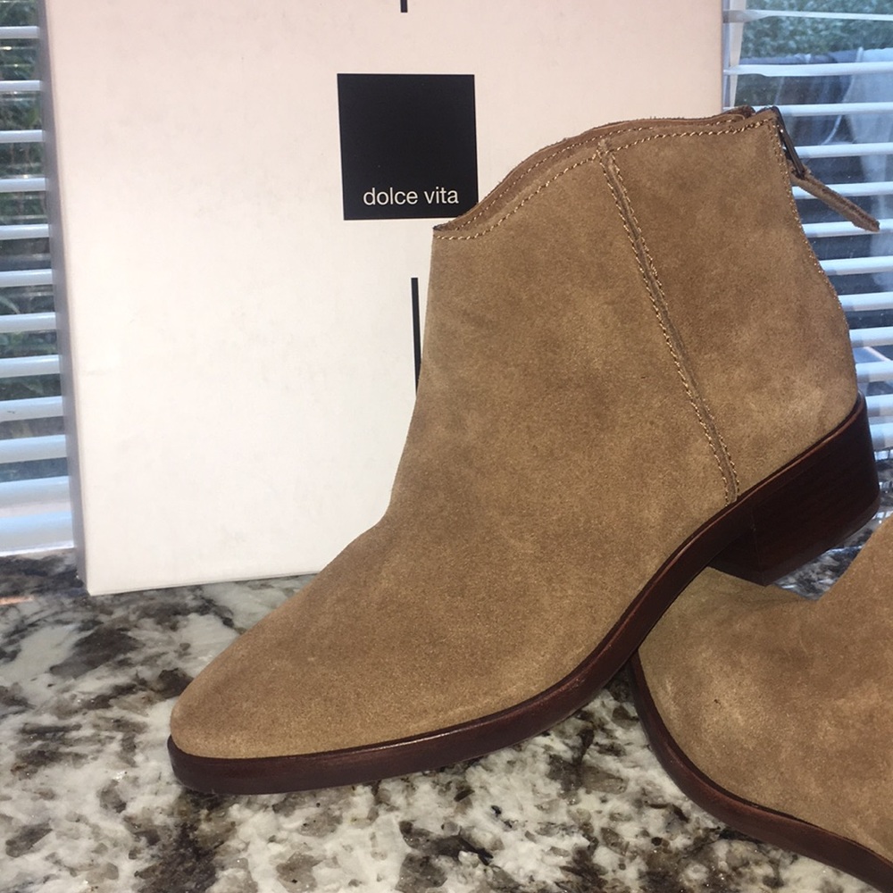NWT✨ Dolce Vita Booties (Tucker Dark Saddle Suede)